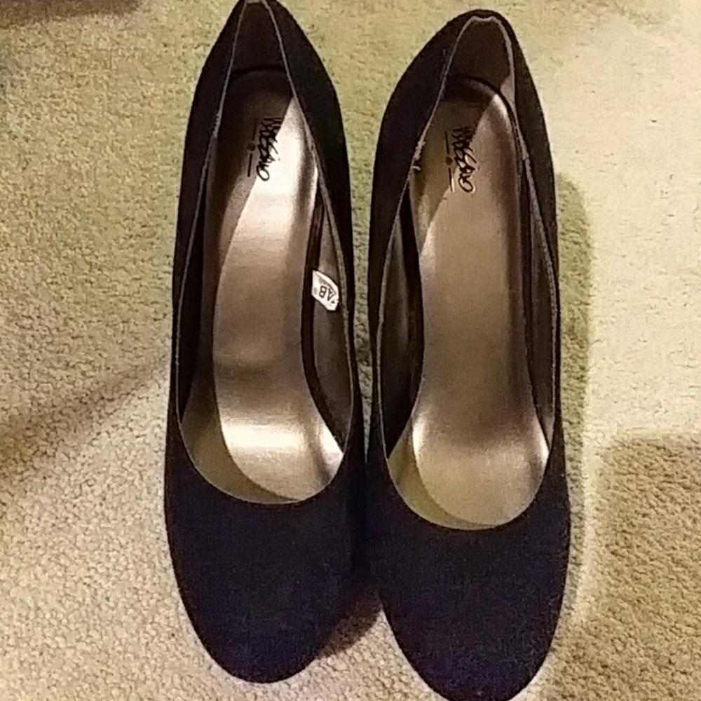Heels - Picture 2 of 5